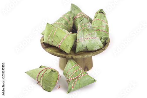 Fotografie Traditional Zongzi Rice Dumplings on Wooden Plate for Duanwu Dragon Boat Festiva