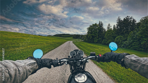 Foto Riding classic retro motorcycle  naked bike on land road curves on sunny summer