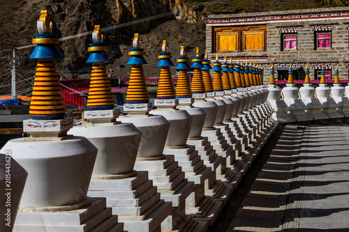 Foto Buddhist Prayer Wheels at Ganzi Monastery, Sichuan Tibet Autonomous Region