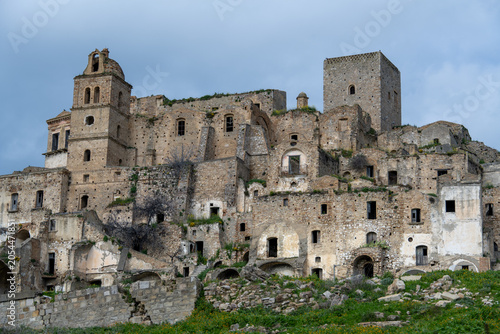 Foto Ruins of Craco ghost town on hillside, Basilicata, Italy