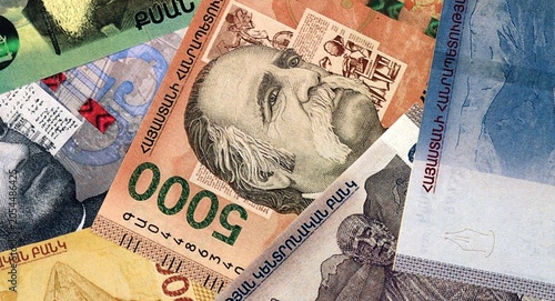 Foto Armenian dram money bills in pile on table