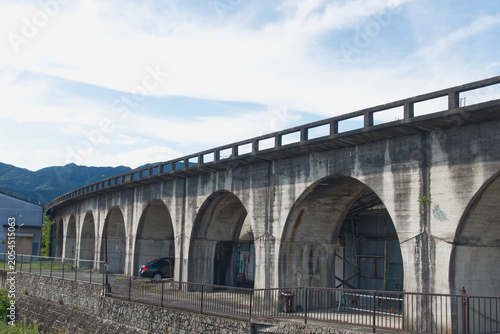 奈良県五條市に残る五新鉄道の巨大な高架橋跡、歴史を感じさせる昭和の土木遺産