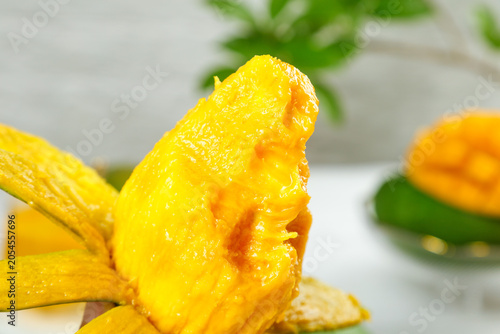 Schilderij op canvas Fresh Yellow Mango Peel - Sichuan Panzhihua, Kate Variety