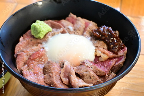 熊本県阿蘇の名物グルメあか牛丼