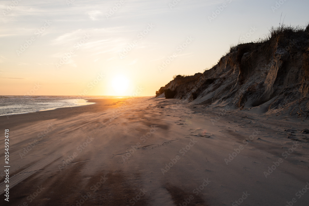 Obraz premium Sunset on the Beach in Ocracoke in the Outer Banks
