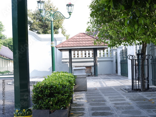 Fotografija Entrance Gate and Walkway in Urban Neighborhood