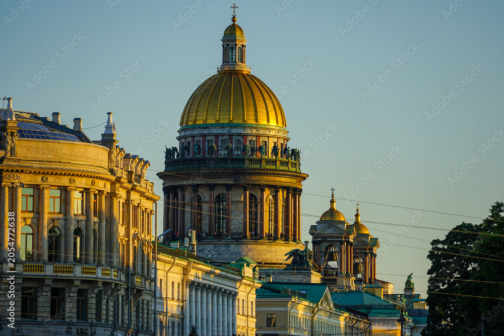 Obraz premium Saint Isaac's Cathedral in St. Petersburg at Sunset
