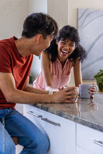 Canvas Print Man sitting and woman leaning counter chatting sparking animated biz chart over