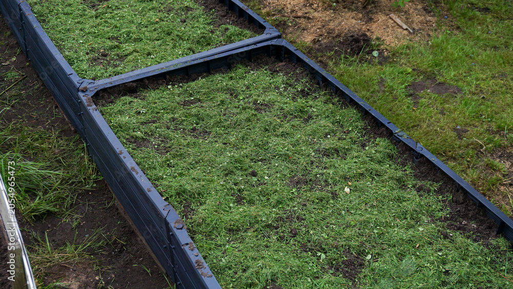 Εκτύπωση καμβά Freshly mowed grass used as mulch on raised garden beds