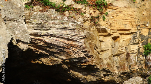 Bild auf Leinwand Strong Geological Strata: Rugged Rock Formation with Layered Sedimentary Texture