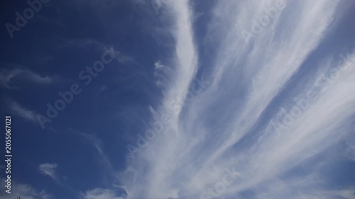 Wolkenbänder ziehen über den Himmel - Timelapse / Zeitraffer