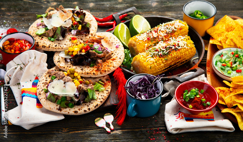 Tableau sur toile Mexican cuisine concept.