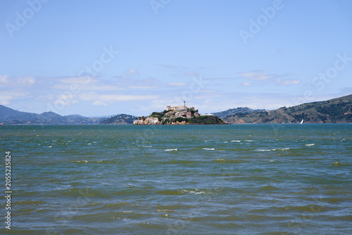 Tableau sur toile View of Alcatraz Island from San Francisco Bay on a sunny day