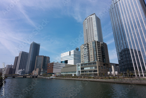 朝日放送本社やタワーマンションが並ぶ、大阪・福島の洗練されたウォーターフロント