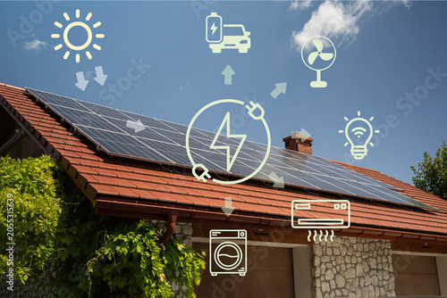 dach budynku z panelami fotowoltaicznymi oraz grafiką przestawiającą możliwości wykorzystania czystego prądu. Koncepcja czystej energii