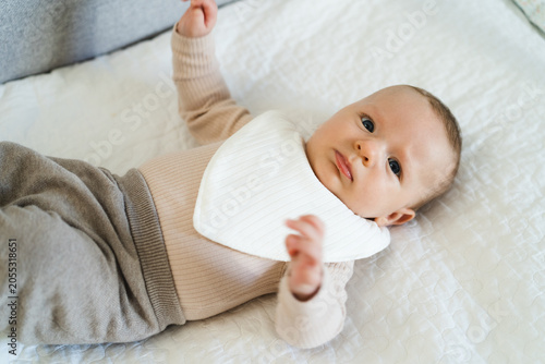 Foto Portrait of a two to three month old baby with visible drool on lips