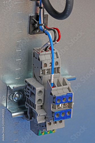 Connecting electrical modules using copper insulated electrical wires in the electrical switchboard. 