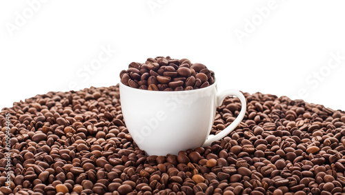 Φωτογραφία Isolated fragrant roasted coffee beans in a white mug with more scattered on a surface