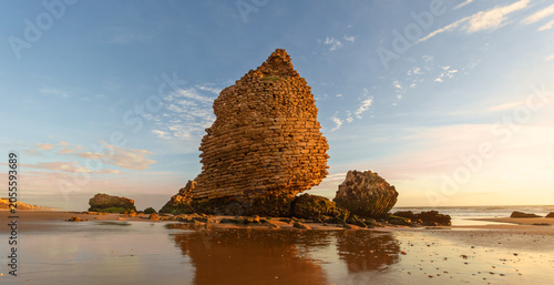Tableau sur toile Torre del Loro watchtower ruin on Mazagon beach, Huelva, Spain.