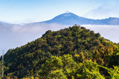 Blick auf den Mirador del Morro de Agando mit dem Teide auf Teneriffa im Hintergrund