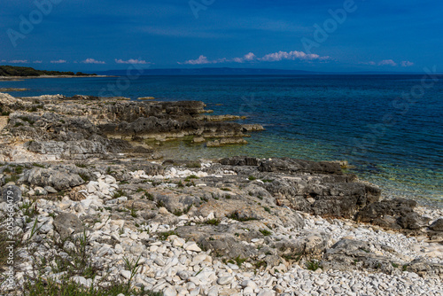 Obraz na plátně Rocky beach at Deadshot Bay near Liznjan in Croatia