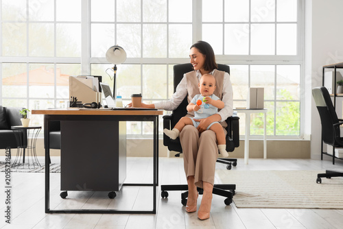 Working mother balancing ca...