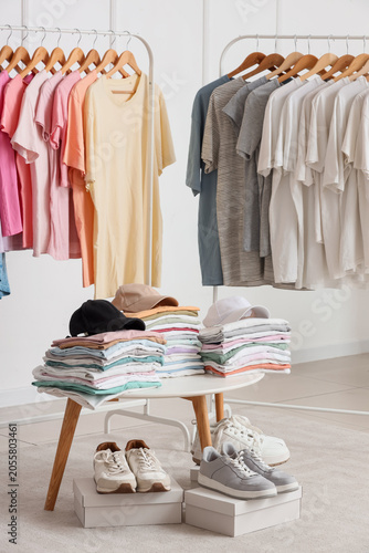 Retail clothing display wit...