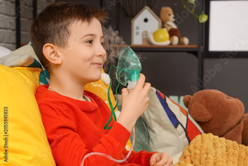 Little boy with nebulizer l...