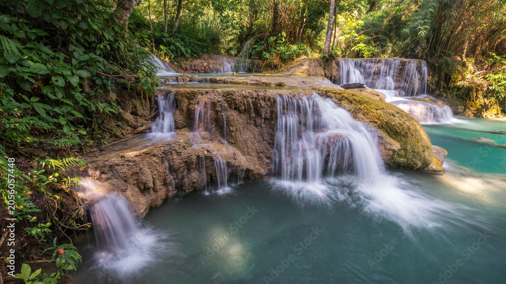 Fototapeta premium Kuang Si Waterfall (Stage 2) - Kuang Si Wasserfälle (Stufe 2)