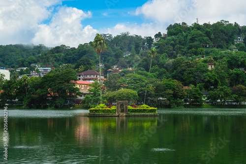 фотографія Diatilaka Mandapa Island in kandy lake at Kandy, the former capital of sri lanka