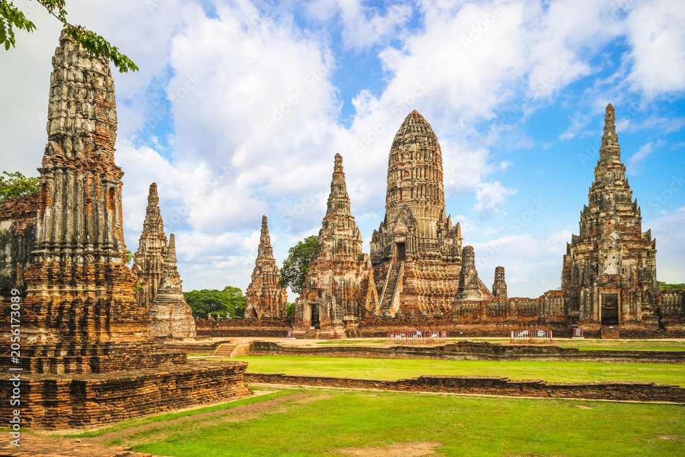 Fototapeta premium Wat Chaiwatthanaram at ayutthaya, thailand
