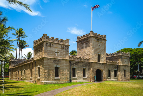 Slika na platnu Hale Koa, aka Iolani Barracks, located at Honolulu, Oahu, Hawaii
