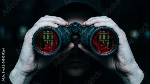 Tapety artystyczne Cybersecurity hacker using binoculars with digital code reflection, mysterious man spying with binary data overlay, data breach and surveillance concept