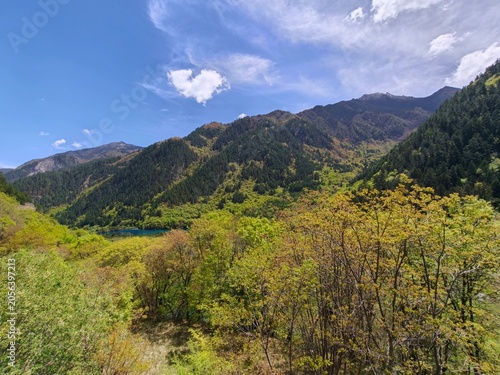 Foto Jiuzhaigou 九寨沟 Valley scenery in Sichuan province China, mountains, lakes, river