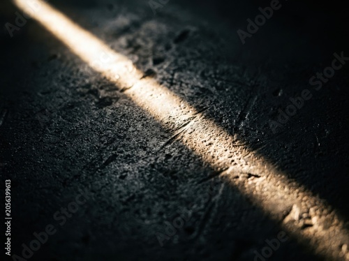 Bright comet flying through night sky with glowing tail