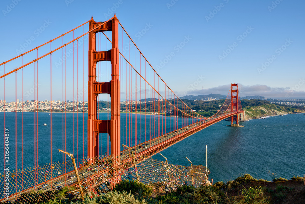 Fototapeta premium Golden Gate Bridge spanning San Francisco Bay with the city skyline in the distance