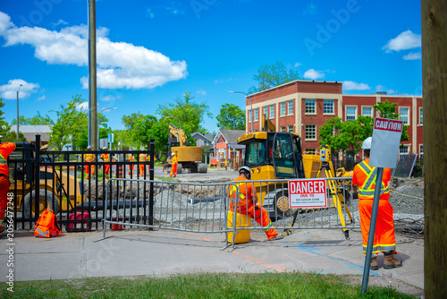 railway construction in Canada, building the renewal of a level crossing