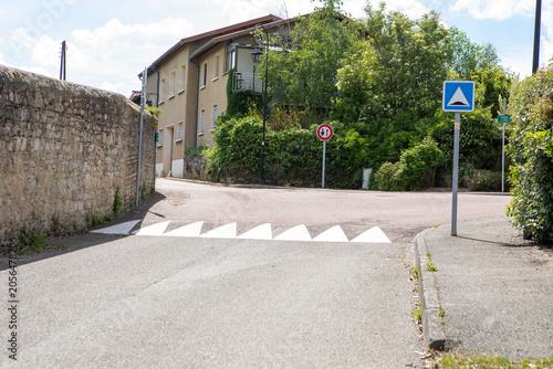Photos ralentisseur pour reduire la vitesse des véhicules