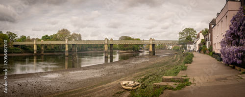 Fotografie LONDON - STRAND ON THE GREEN – Kew Railway Bridge over the River Thames