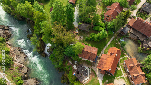 Cuadro en lienzo Drone captures beautiful canyon village of Rastoke near Slunj