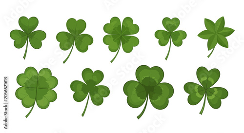Foto Collection of green clover leaves on for st patricks day