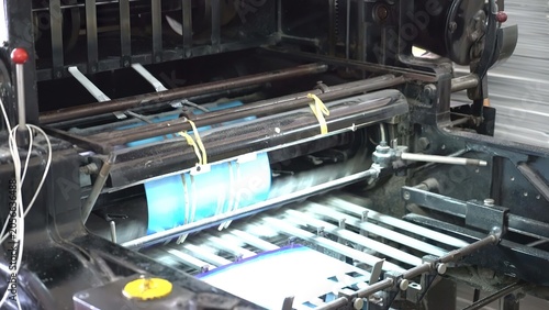 Bilde på lerret Old printing press machine with paper and ink in workshop