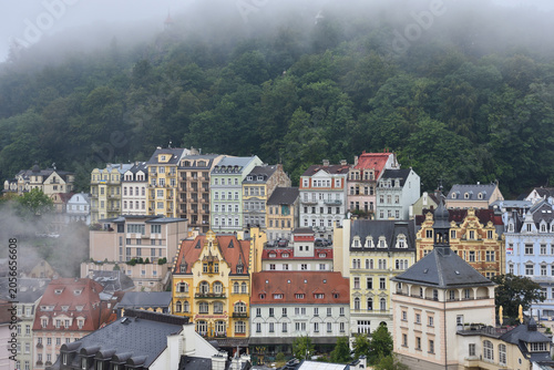 Cuadro en lienzo Historic Buildings, Hills, and Forest with Mist in Spa Town Karlovy Vary, Czech