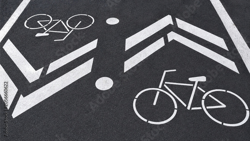 City bike path, Markings on the paved bike path