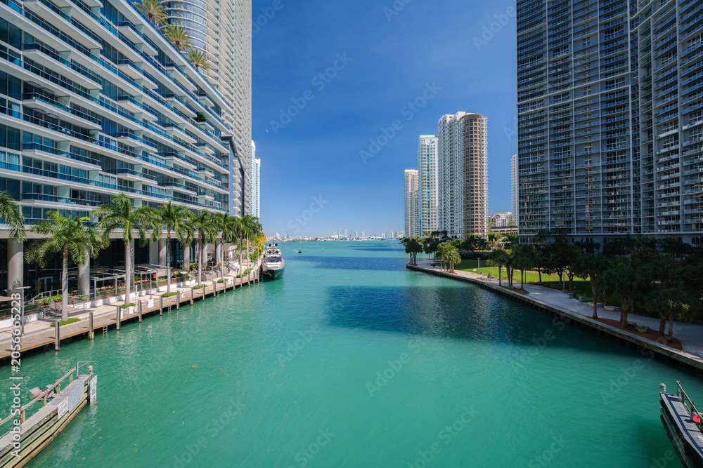 Obraz premium Miami River Downtown Marina