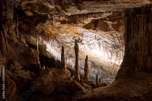Cuadro en lienzo Scenic underground cave with water and stalactites,