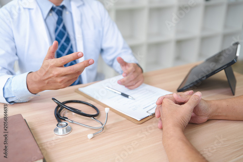 Konstfotografi Medical Consultation with Patient and Doctor Engaged in Discussion