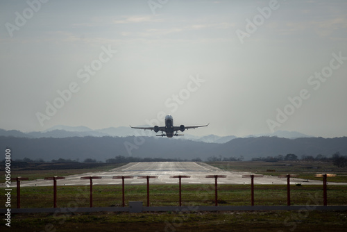 Foto Plane photo, wild forest. Artistic photography