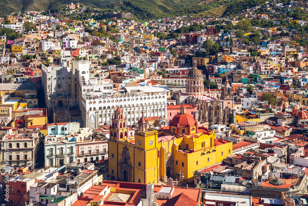 Obraz premium Aerial view of guanajuato with cathedral in mexico