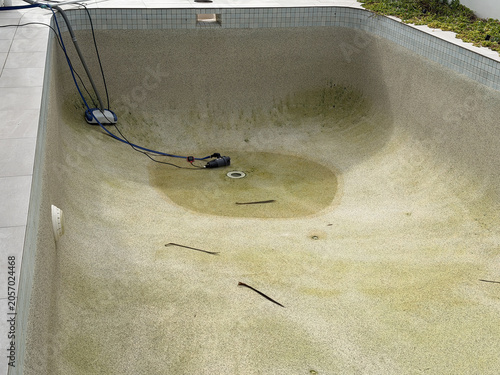 Bild auf Leinwand Empty Swimming Pool Undergoing Maintenance and Cleaning with Submersible Pump